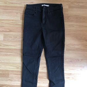 Black High Rise Levi Skinny Jeans